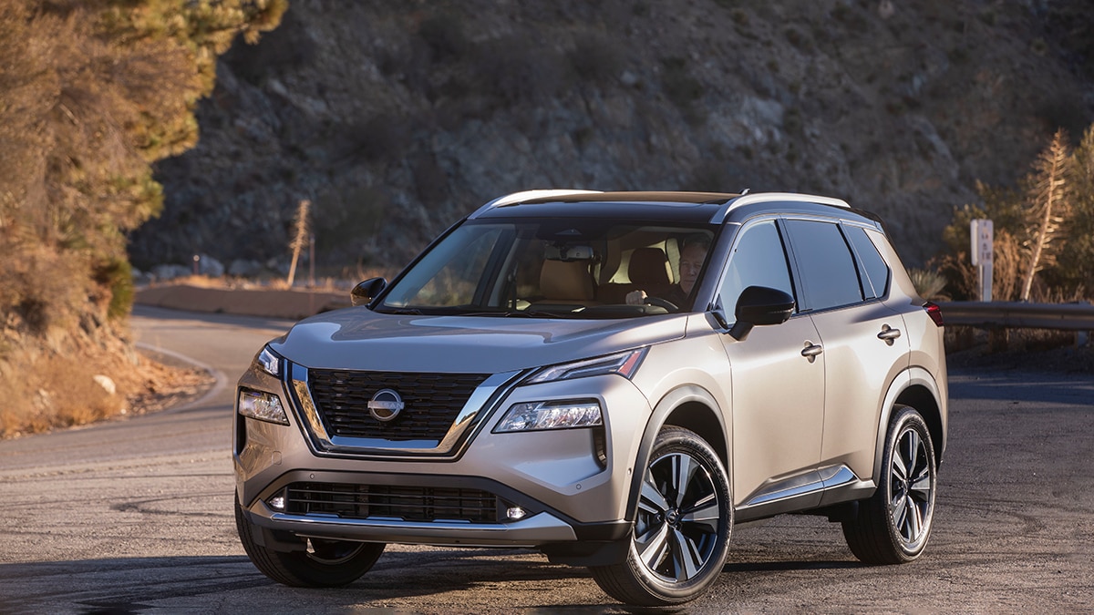 2023 Nissan Rogue Platinum front left