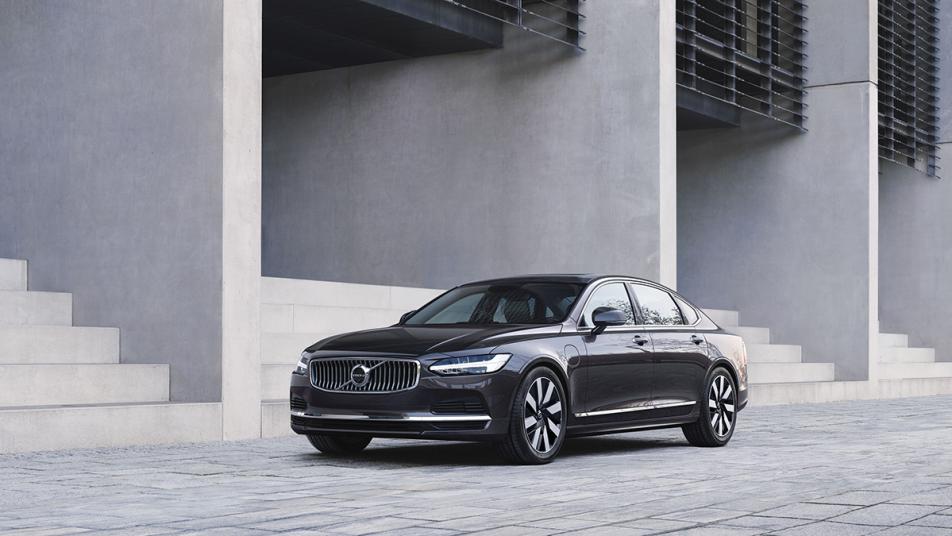 2023 Volvo S90: Choosing the Right Trim