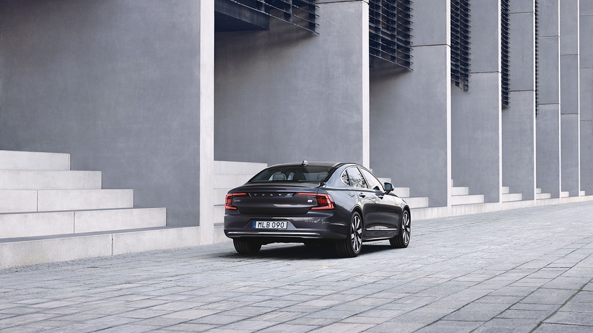 2023 Volvo S90 Recharge T8 rear right
