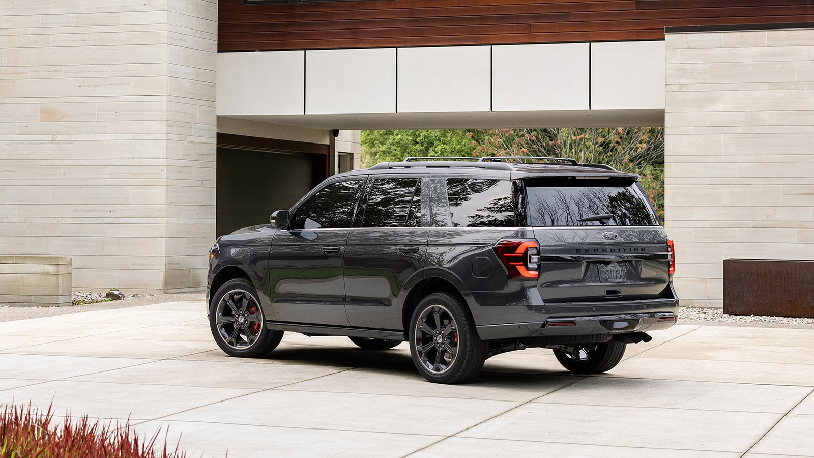 2023 Ford Expedition Stealth Edition rear left