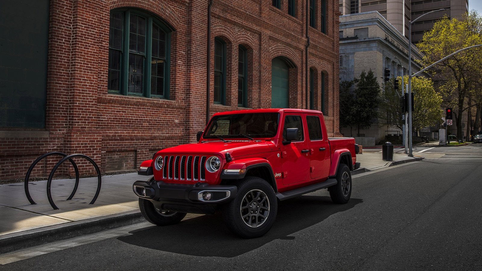 2023 Jeep Gladiator Overland front left