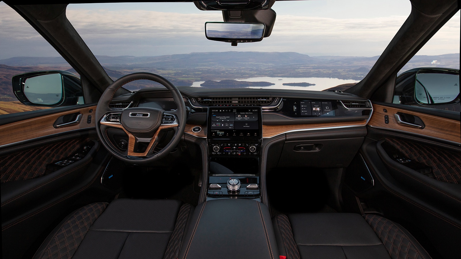 2023 Jeep Grand Cherokee 4xe front cabin