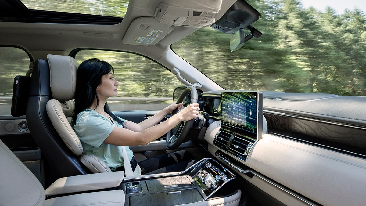 2023 Lincoln Navigator Reserve front seats