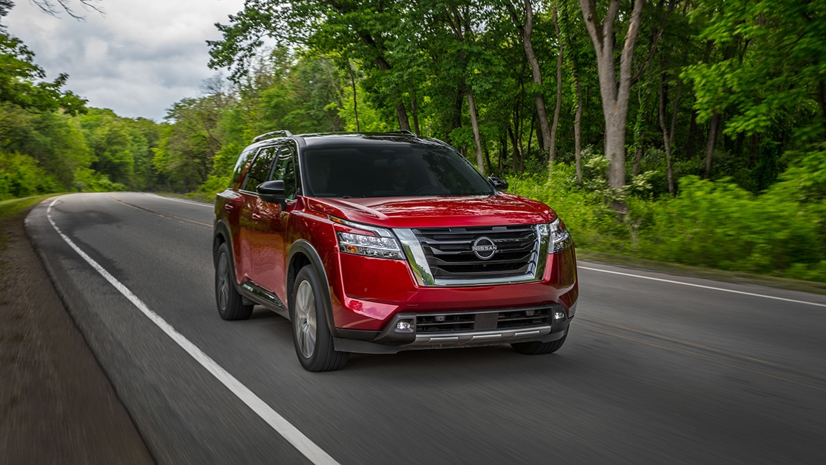 2023 Nissan Pathfinder Platinum front right