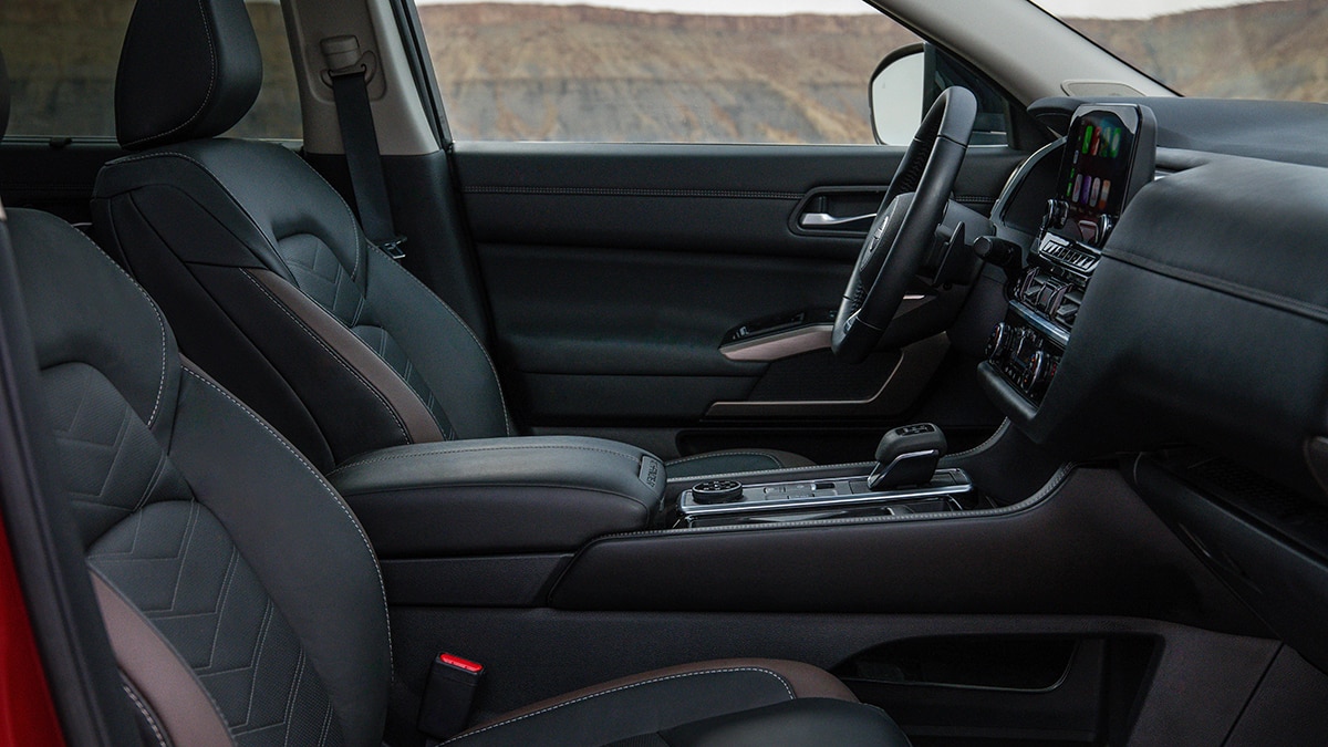 2023 Nissan Pathfinder Platinum front seats