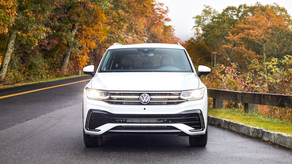 2023 Volkswagen Tiguan S Front