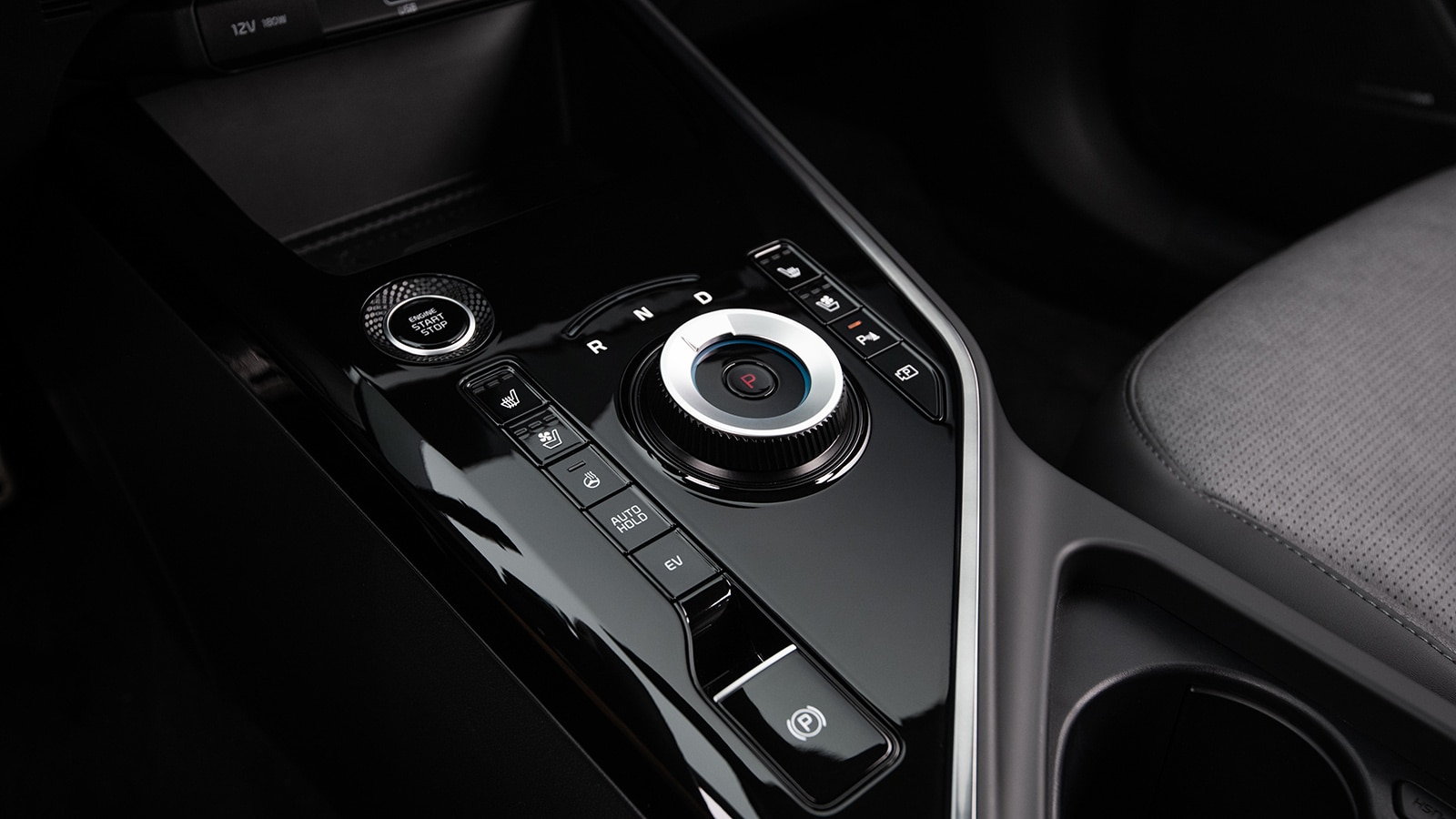 2023 Kia Niro center console