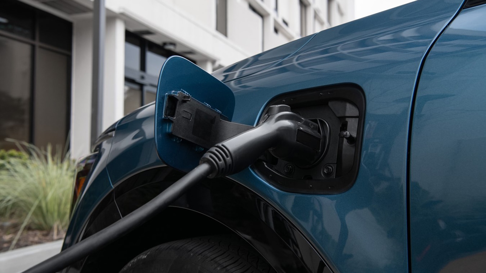 2023 Kia Niro charging