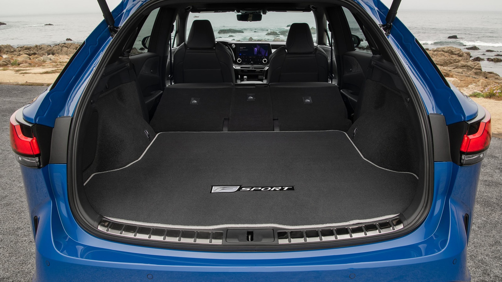 2023 Lexus RX 500h F Sport cargo