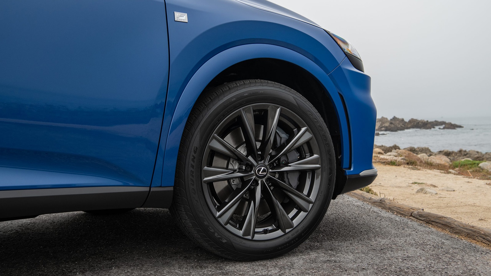 2023 Lexus RX 500h F Sport tire