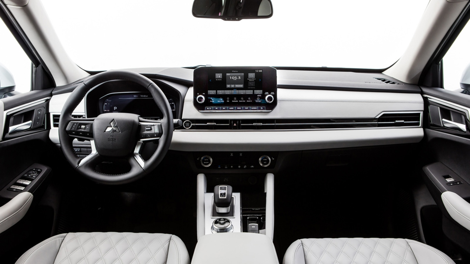 2023 Mitsubishi SE dash and infotainment system