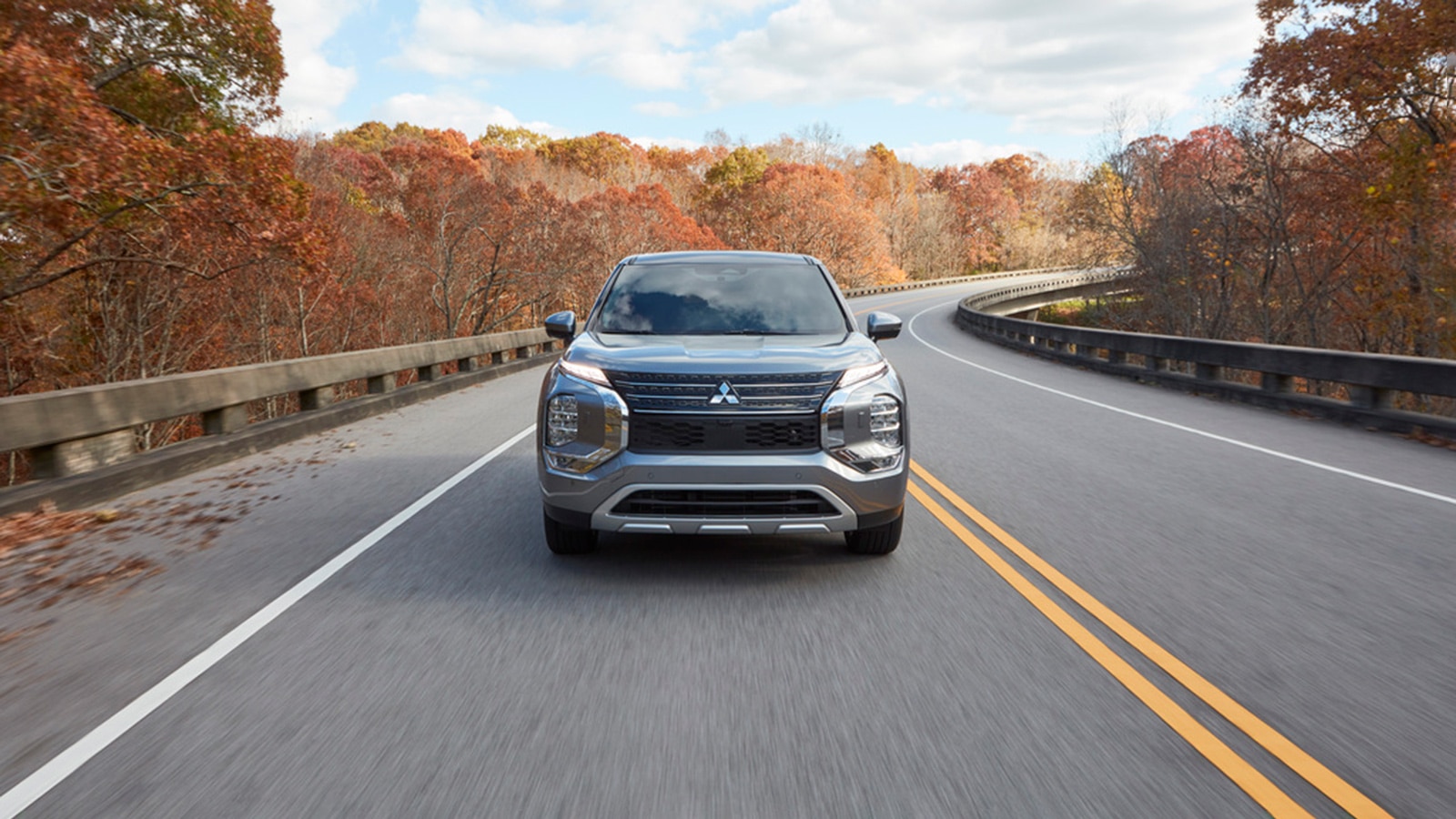 2023 Mitsubishi SE front of car