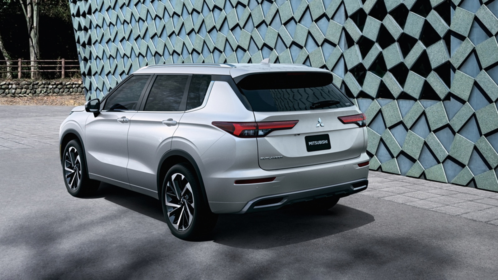 2023 Mitsubishi SE rear left