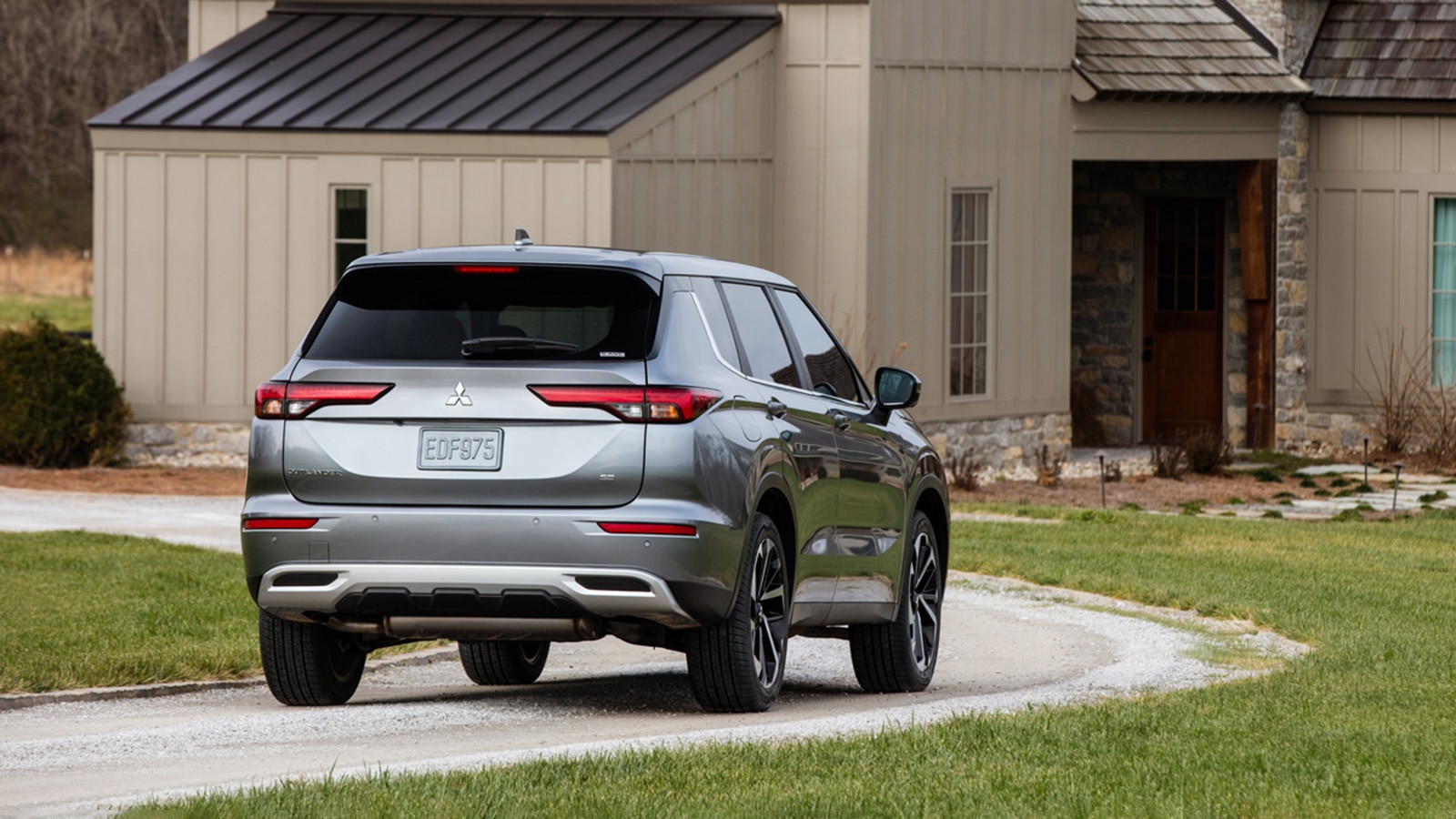 2023 Mitsubishi SE rear right
