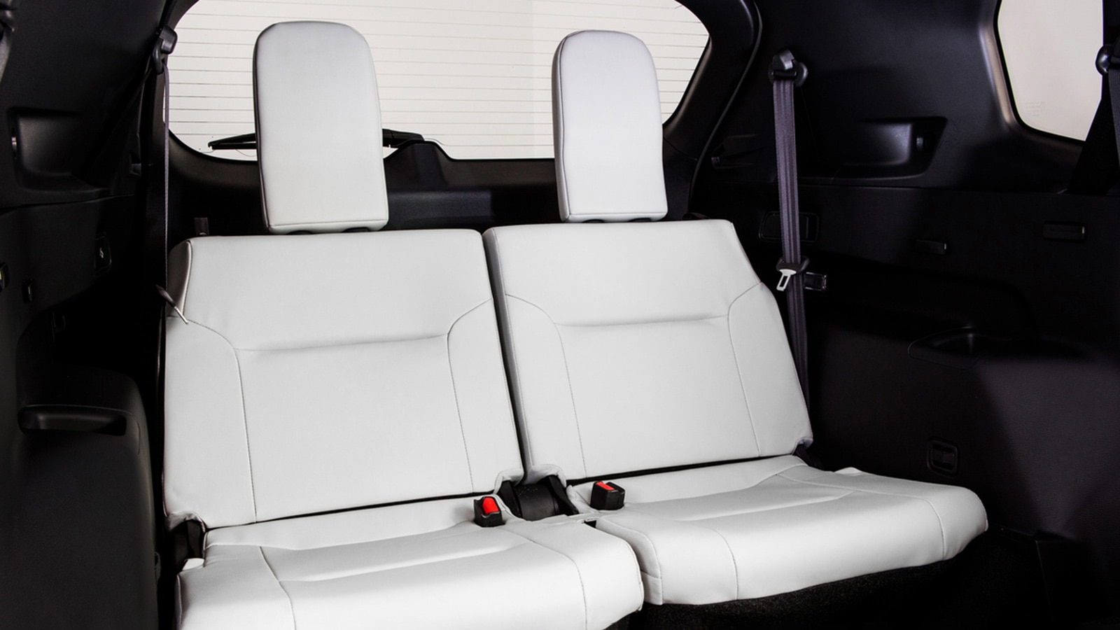 2023 Mitsubishi SE third row seats