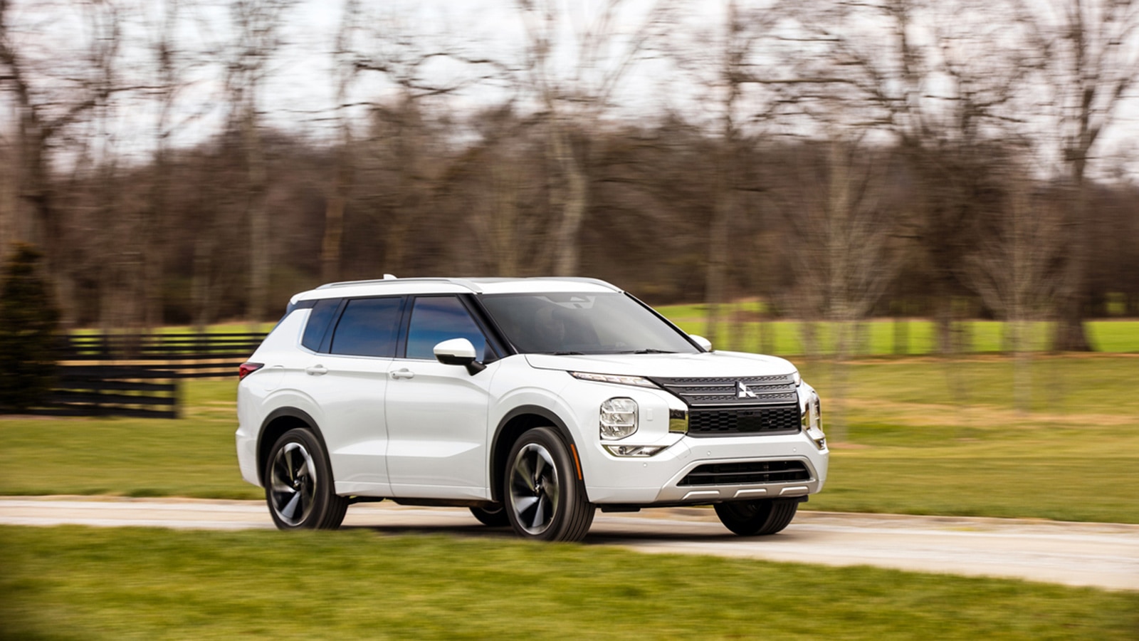 2022 Mitsubishi Outlander SEL front right