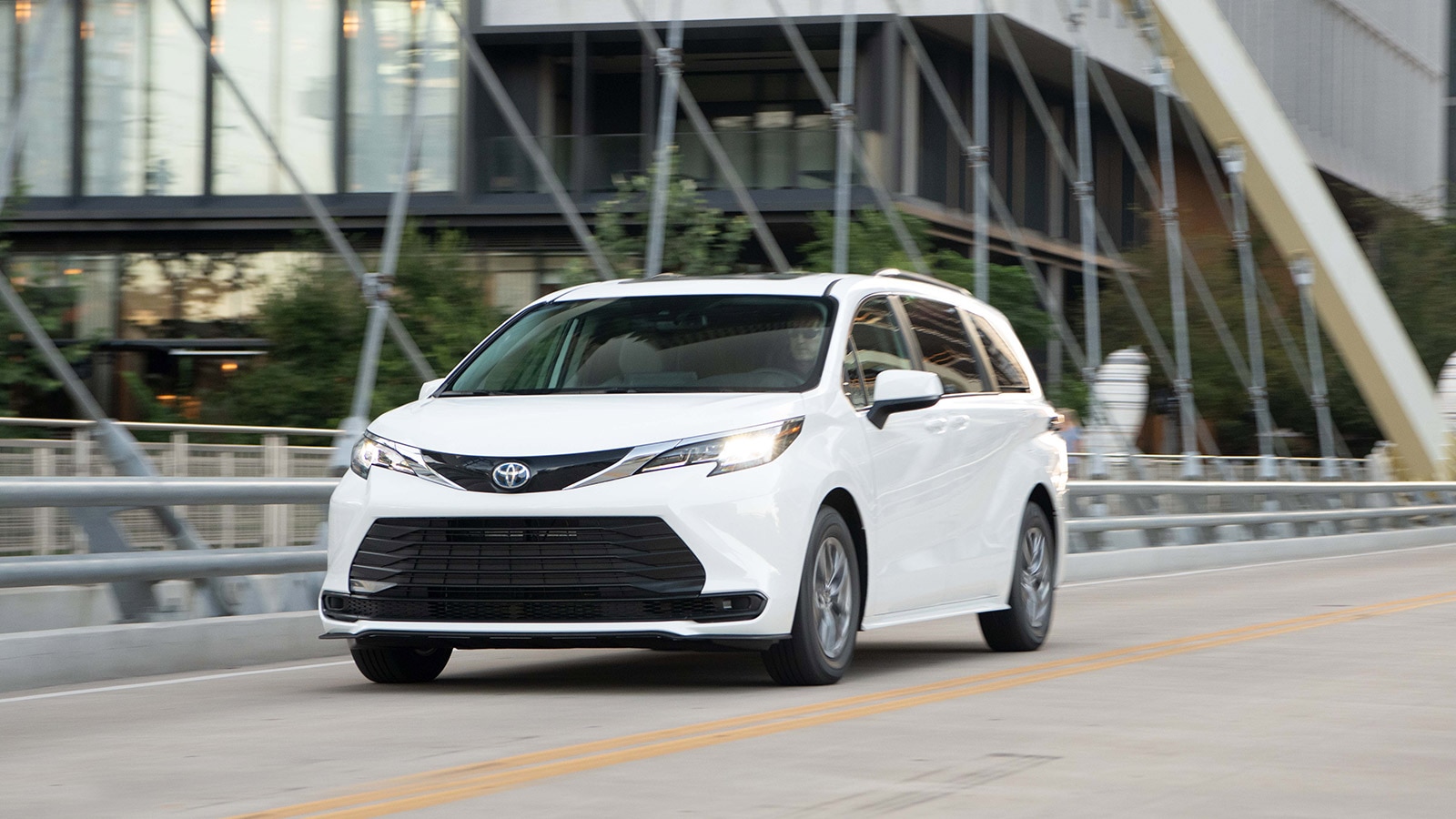 2023 Toyota Sienna LE front left