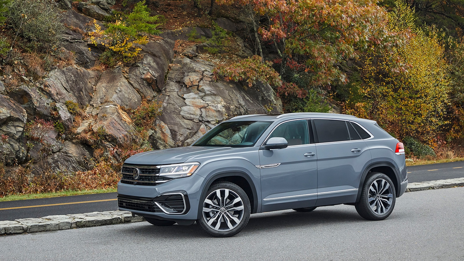 2023 Volkswagen Atlas Cross Sport front left