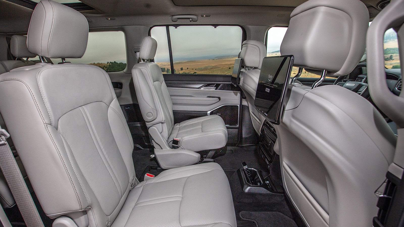 2023 Wagoneer L second row seating