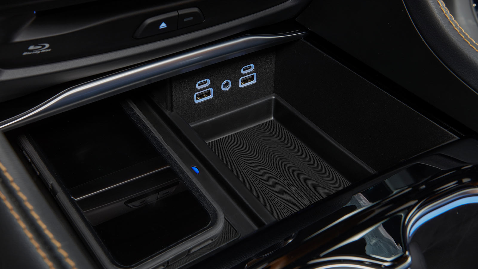 2023 Chrysler Pacifica Pinnacle charing
