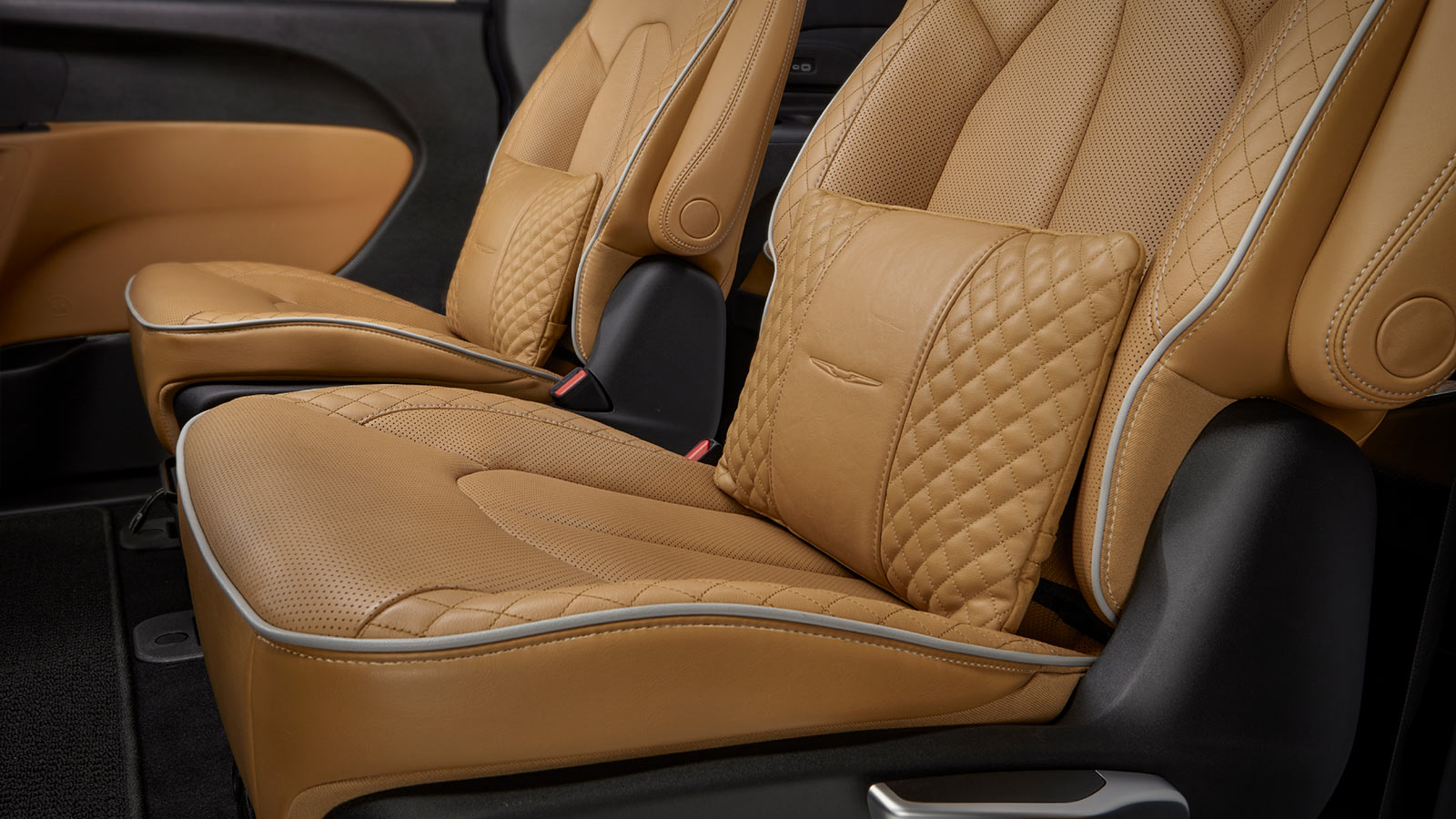 2023 Chrysler Pacifica Pinnacle seats