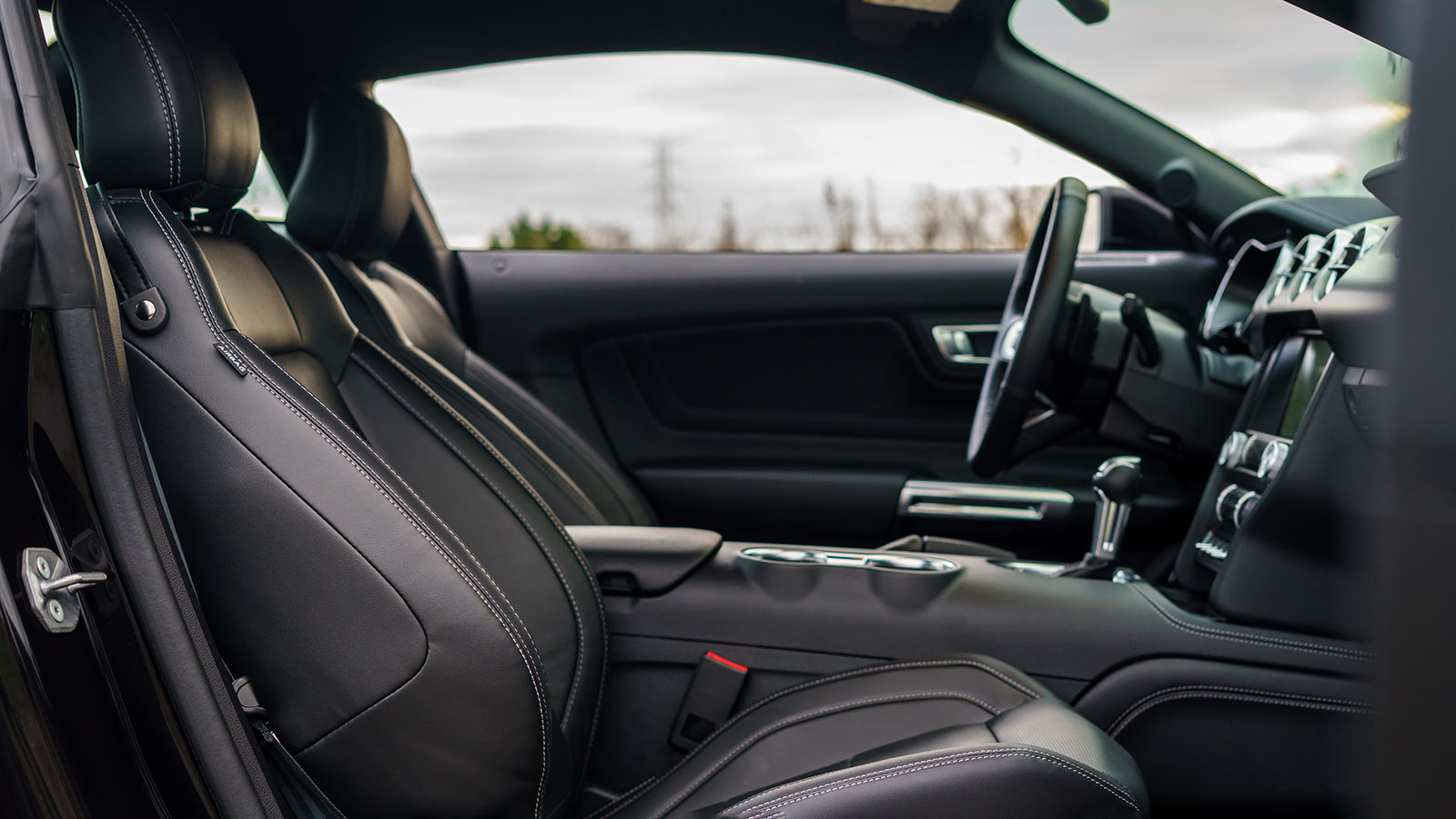 2023 Ford Mustang Eco Boost front cabin passenger side