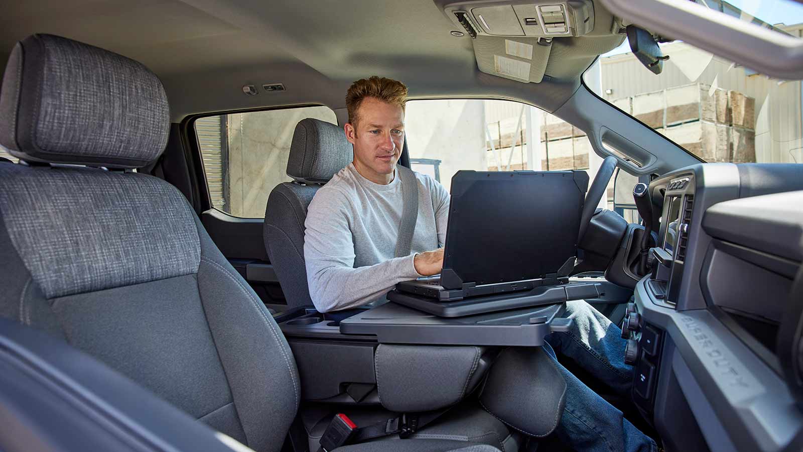 2023 Ford F-250 XL front seats