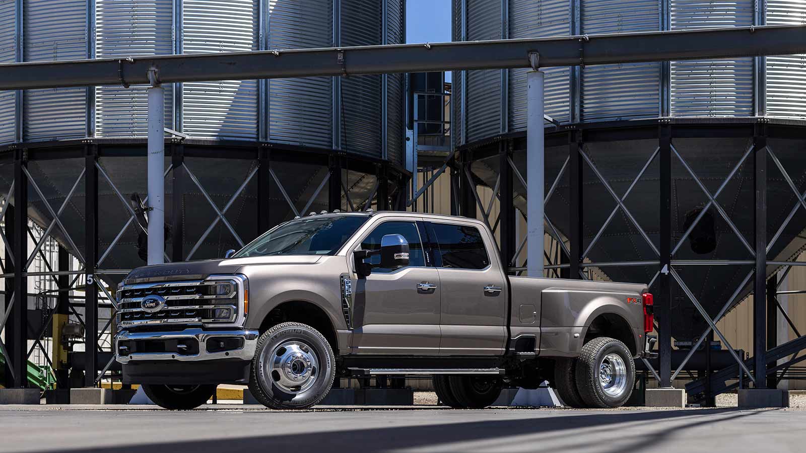 2023 Ford F-350 Lariat front left