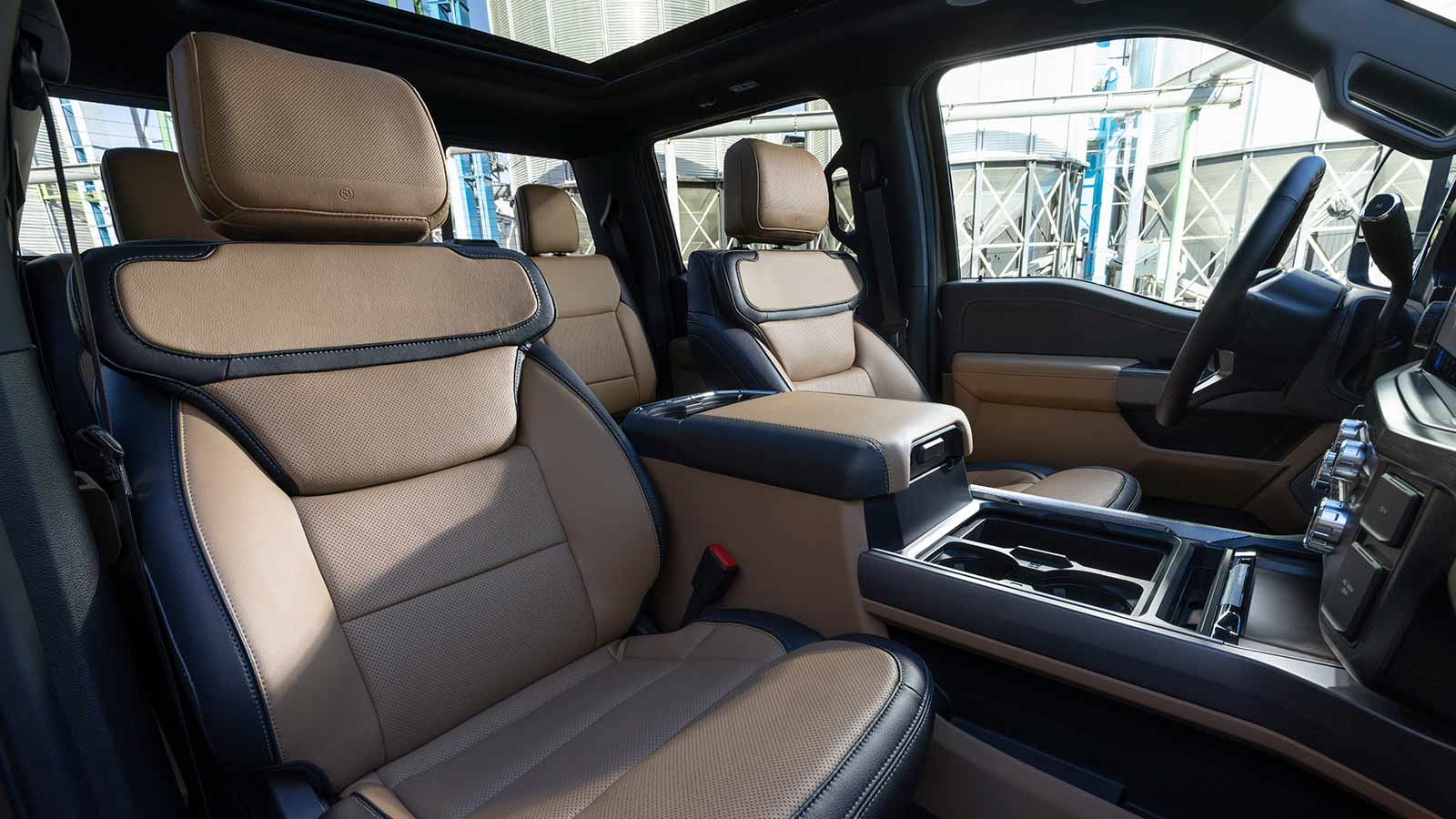 2023 Ford F-350 Lariat front seats