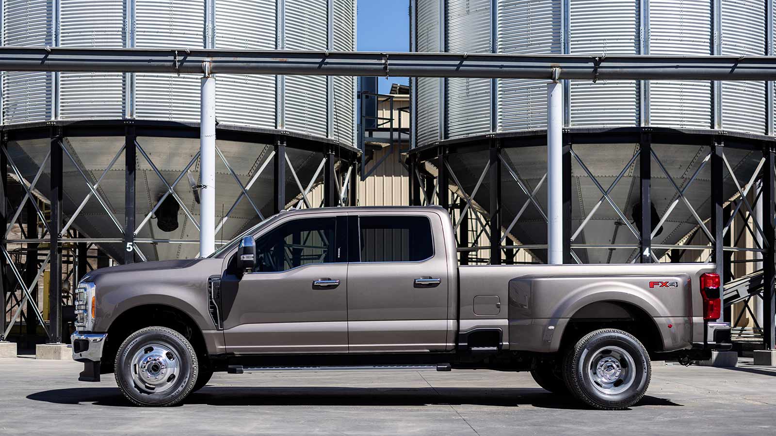 2023 Ford F-350 Lariat profile