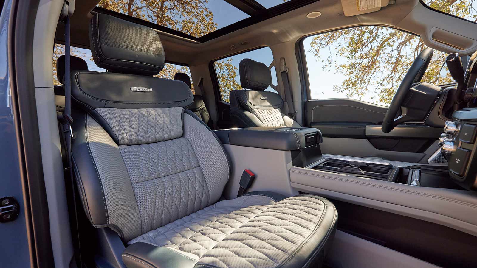2023 Ford F-350 Limited front seats