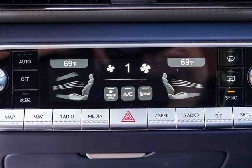 2023-genesis-gv60-controles