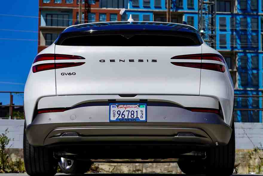 2023-genesis-gv60-trasero