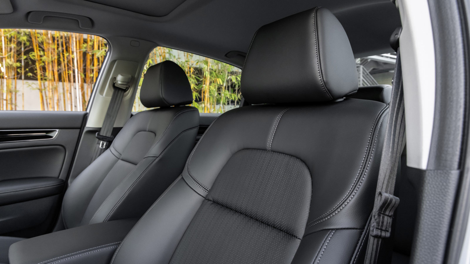 2023 Honda Civic Sedan Touring front seats