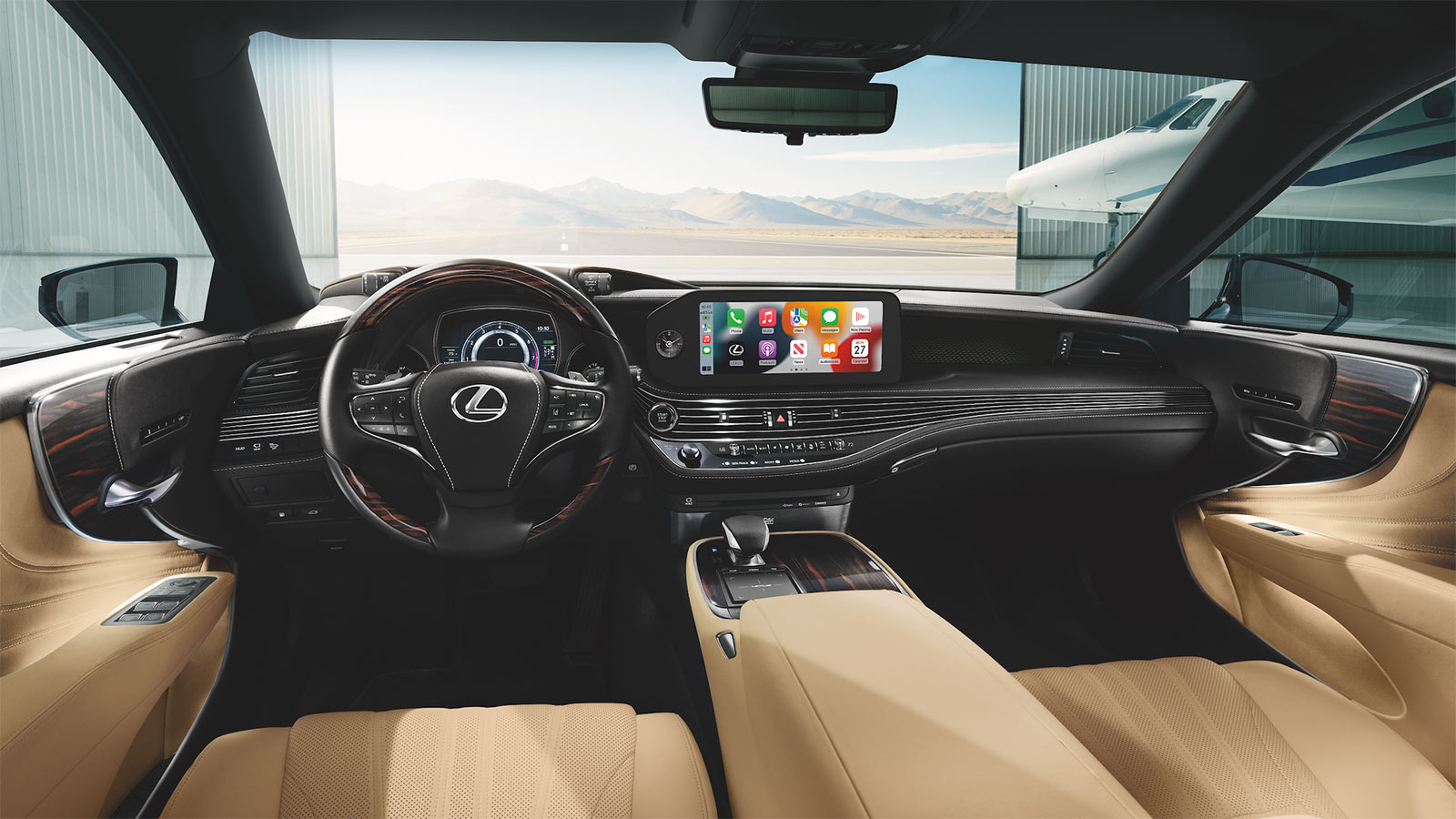 2023 Lexus LS 500 front cabin