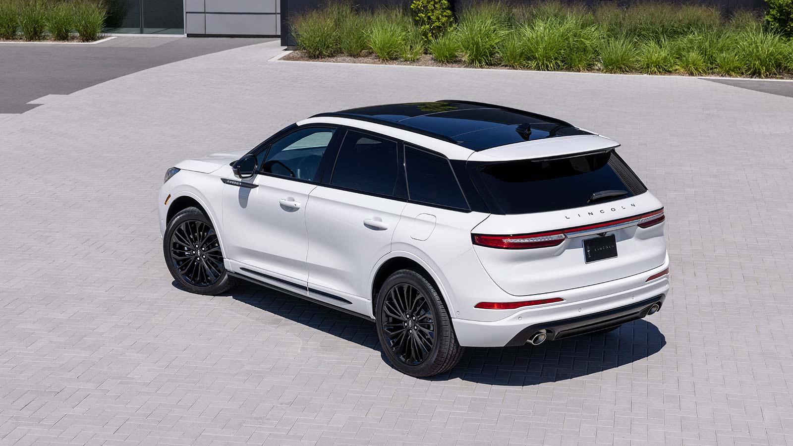 2023 Lincoln Corsair Reserve aerial rear left