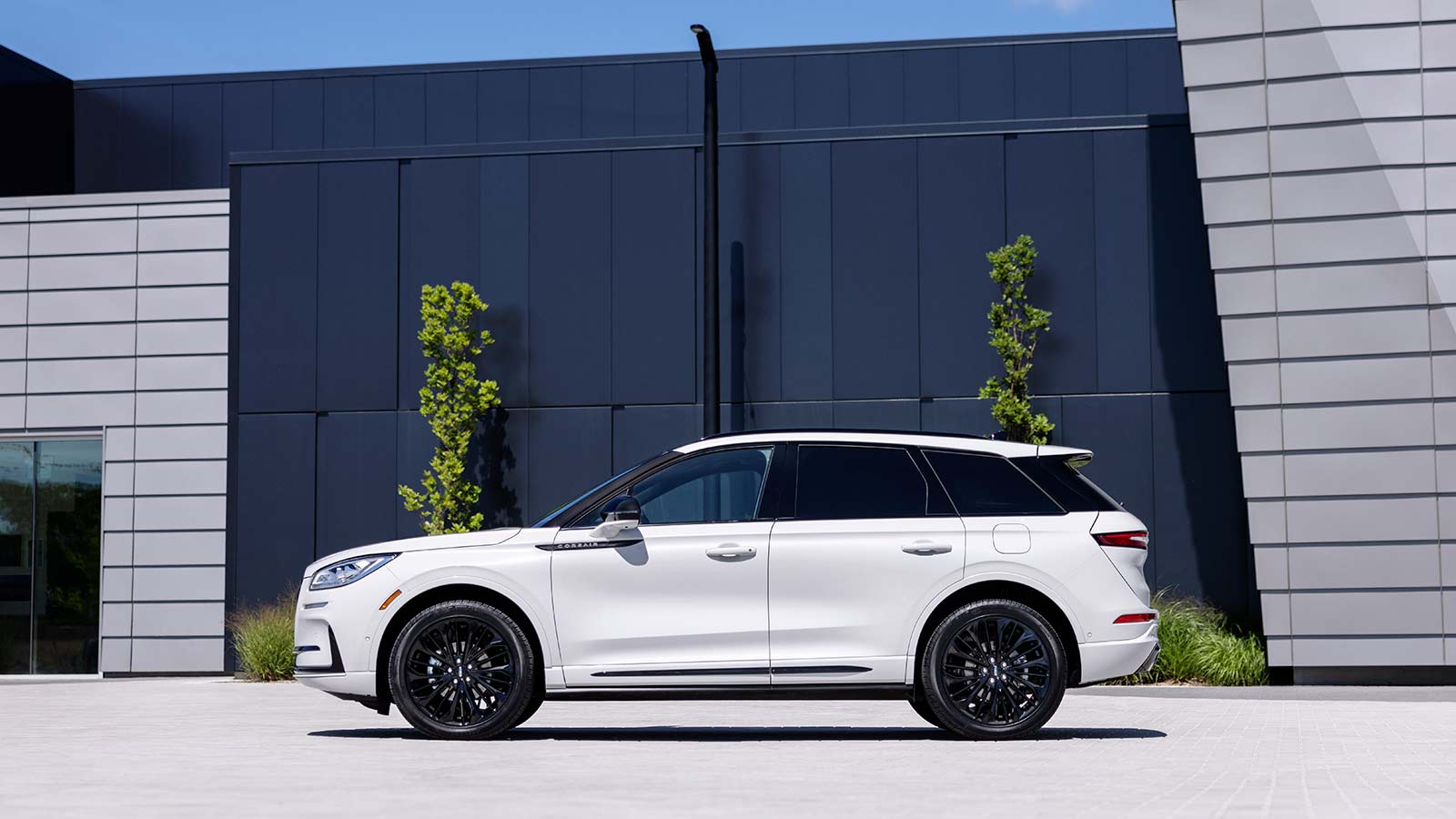 2023 Lincoln Corsair Reserve profile
