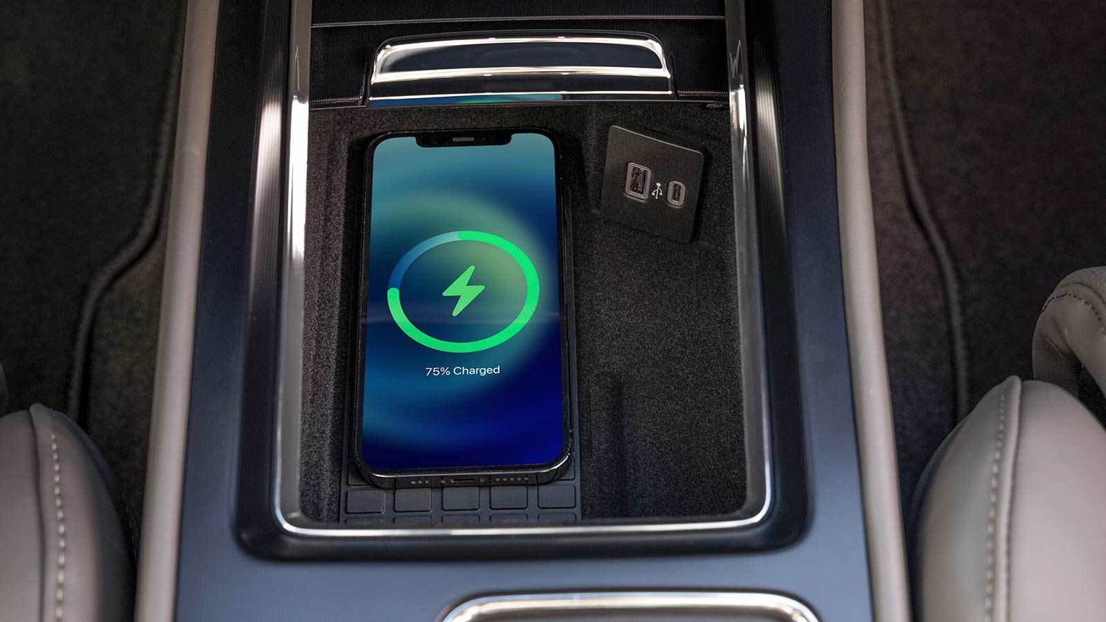 2023 Lincoln Corsair Grand Touring charging station