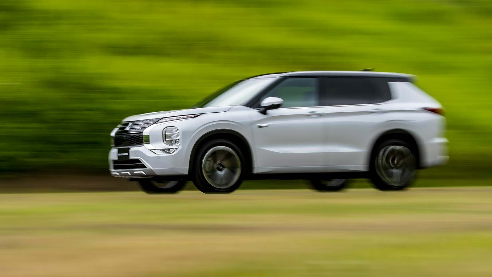 2023 Mitsubishi Outlander PHEV ES driving