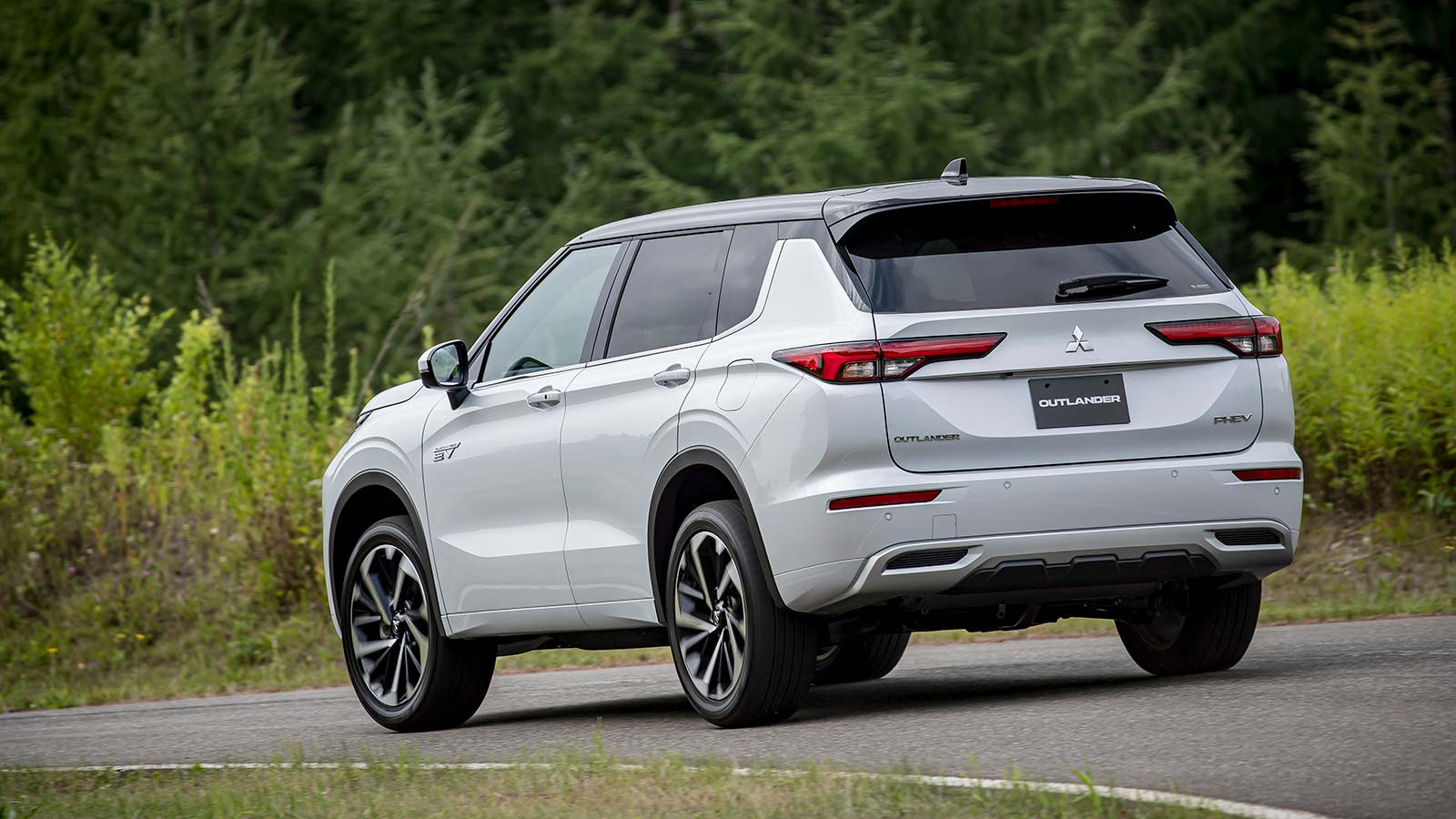 2023 Mitsubishi Outlander PHEV ES rear left