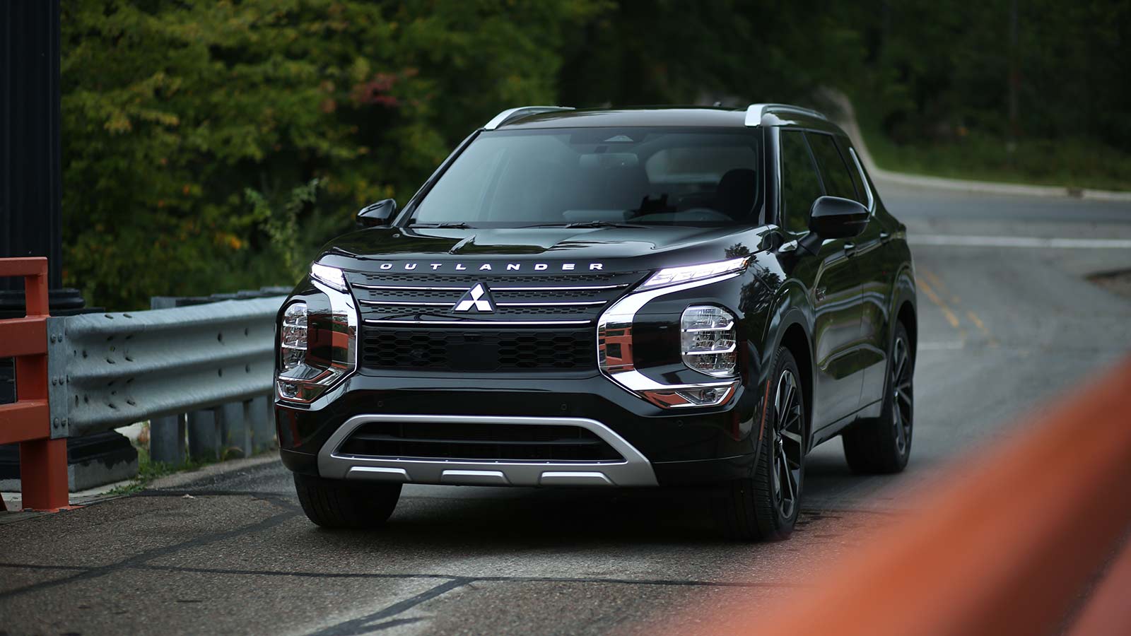 2023 Mitsubishi Outlander PHEV SEL front left in black