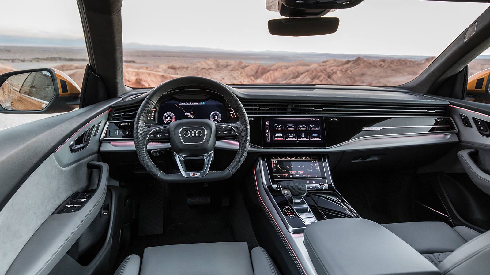 2023 Audi Q8 front cabin
