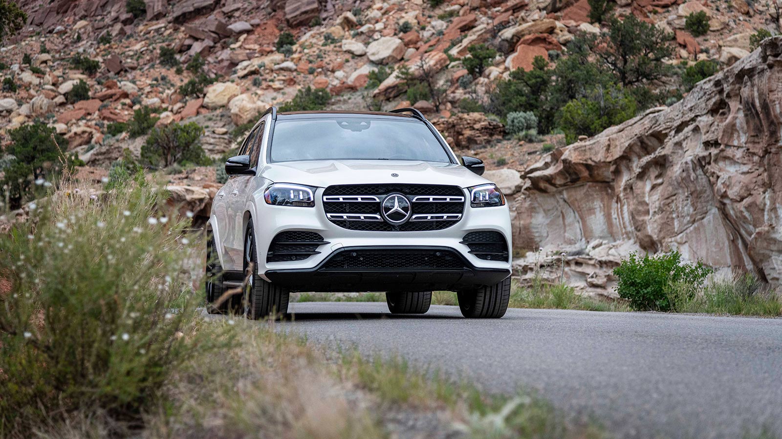 2023 Mercedes-Benz GLS 580 Driving front right in white