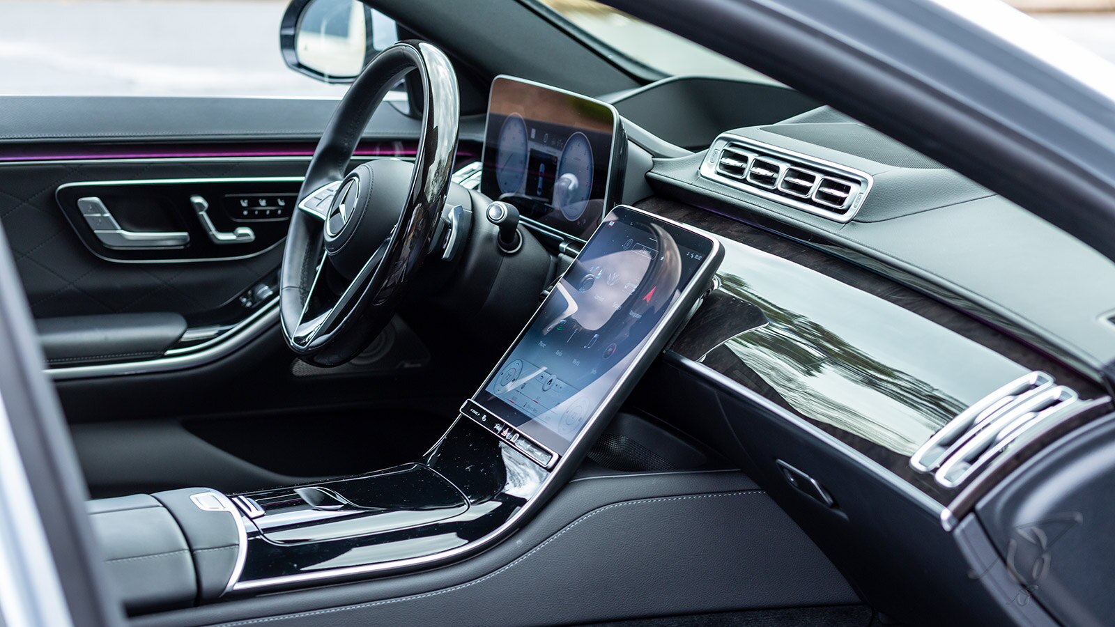 2022 Mercedes-Benz S 500 front cabin