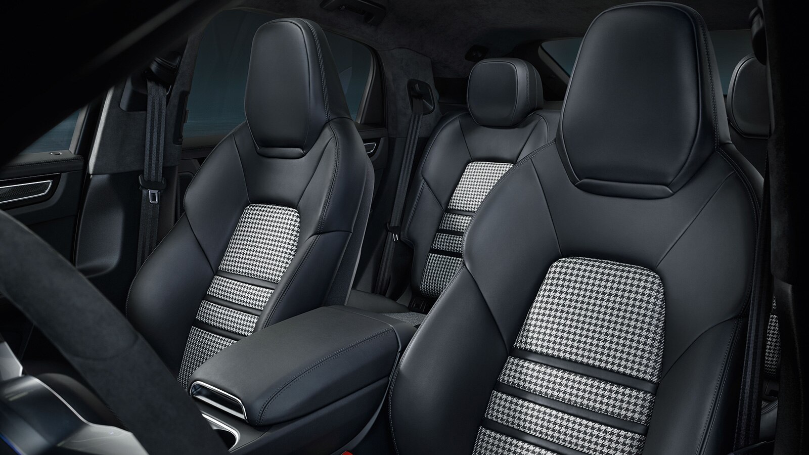 2023 Porsche Cayenne Coupe front seats