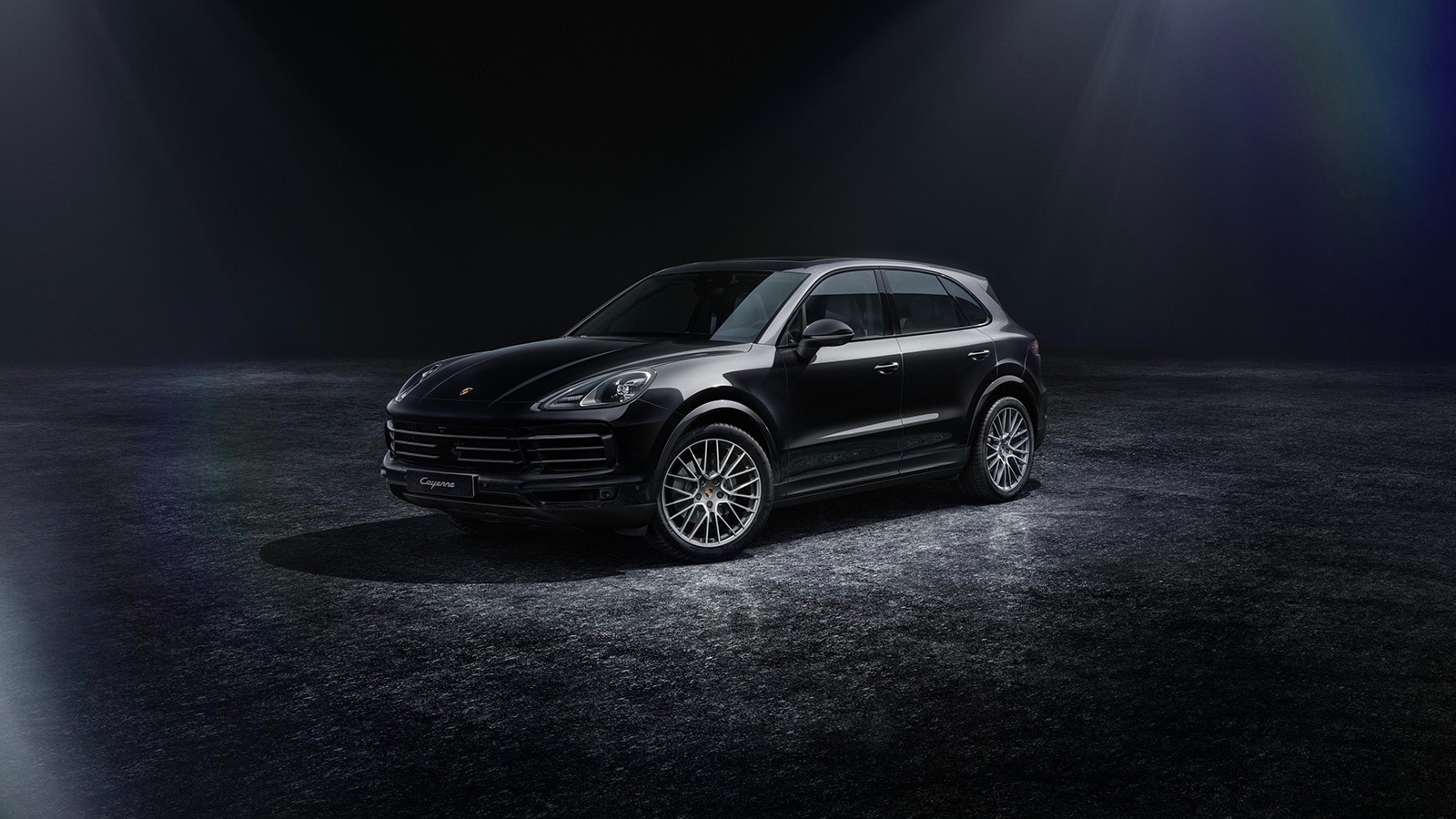 2023 Porsche Cayenne Coupe Platinum Edition front left wide angle