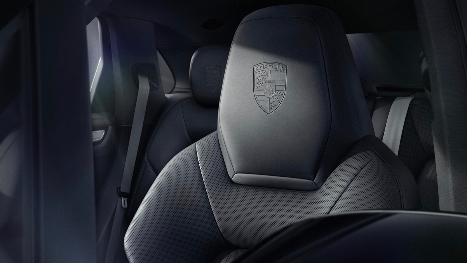 2023 Porsche Cayenne Coupe Platinum Edition headrest