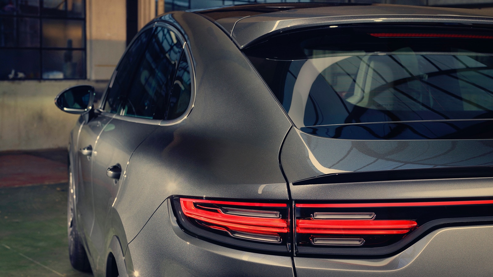 2023 Porsche Cayenne Coupe Turbo tail light