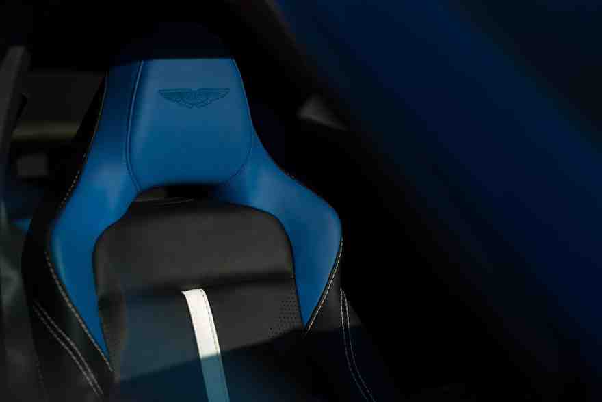 aston-martin-dbx-707-headrest