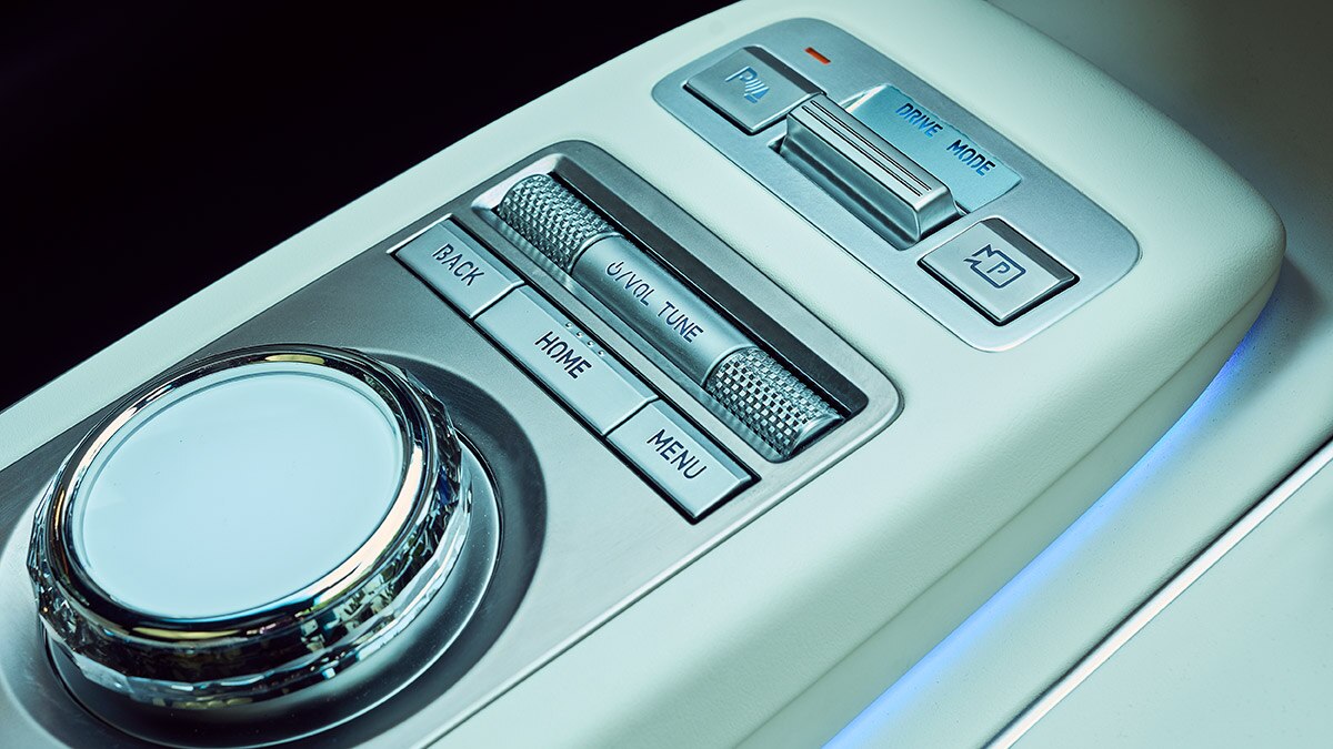 2023 Genesis Electrified GV70 gear shift.